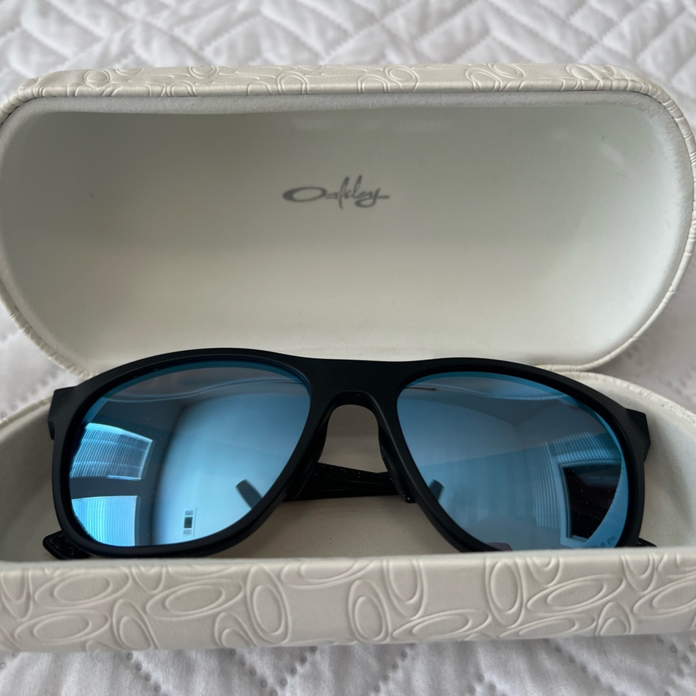 Oakley Sporty Black and Blue Sunglasses